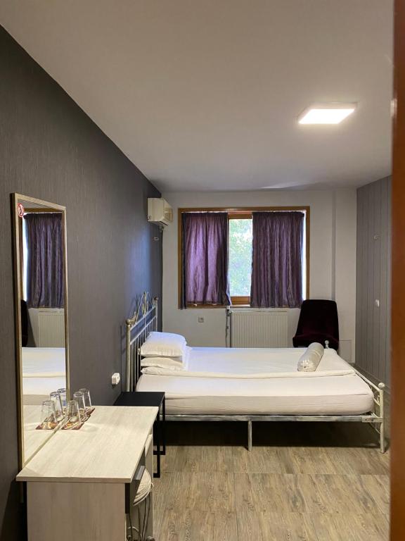 Postel nebo postele na pokoji v ubytování Family Hotel Amor