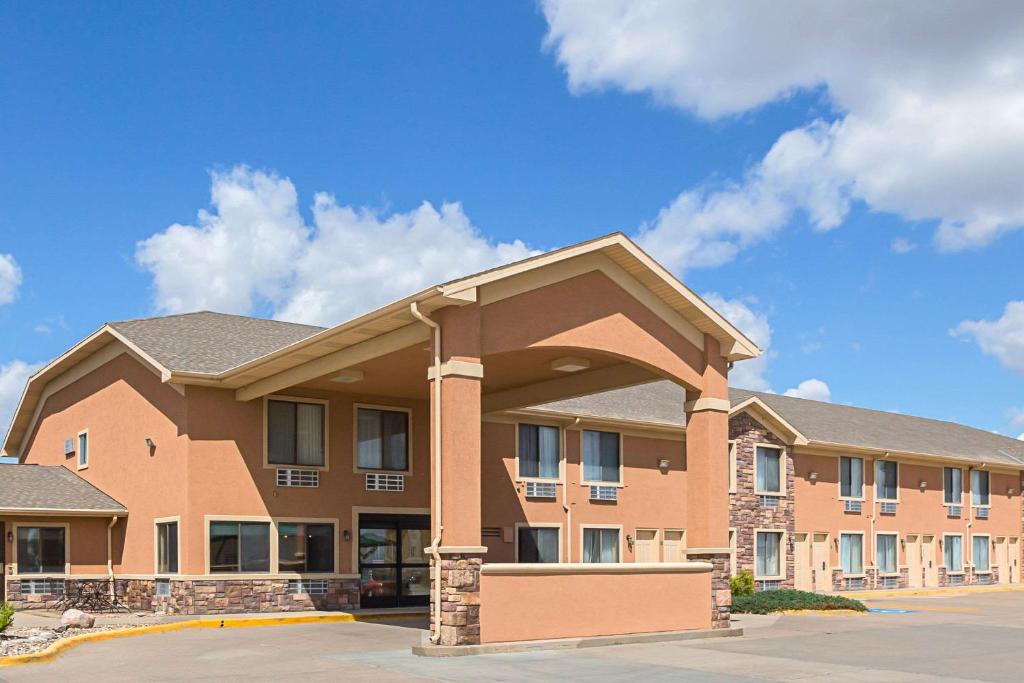 a large apartment building with a blue sky at Quality Inn York in York