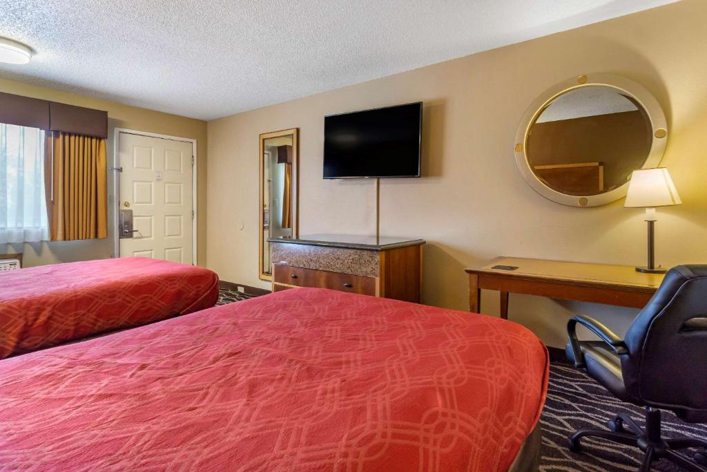 Postel nebo postele na pokoji v ubytování Econo Lodge Ellensburg Near University