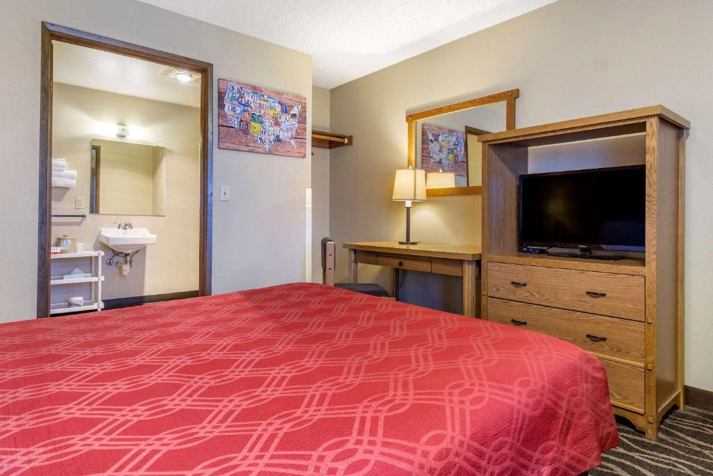 Postel nebo postele na pokoji v ubytování Econo Lodge Ellensburg Near University