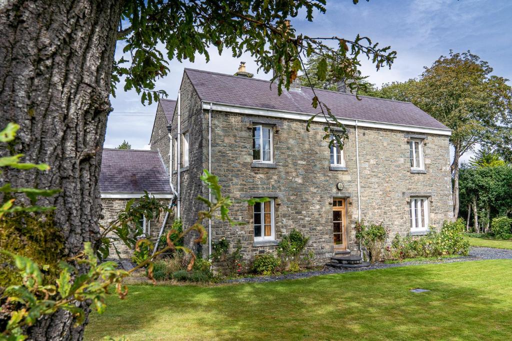 Ein Garten an der Unterkunft Taldraeth - Old Vicarage Guest House