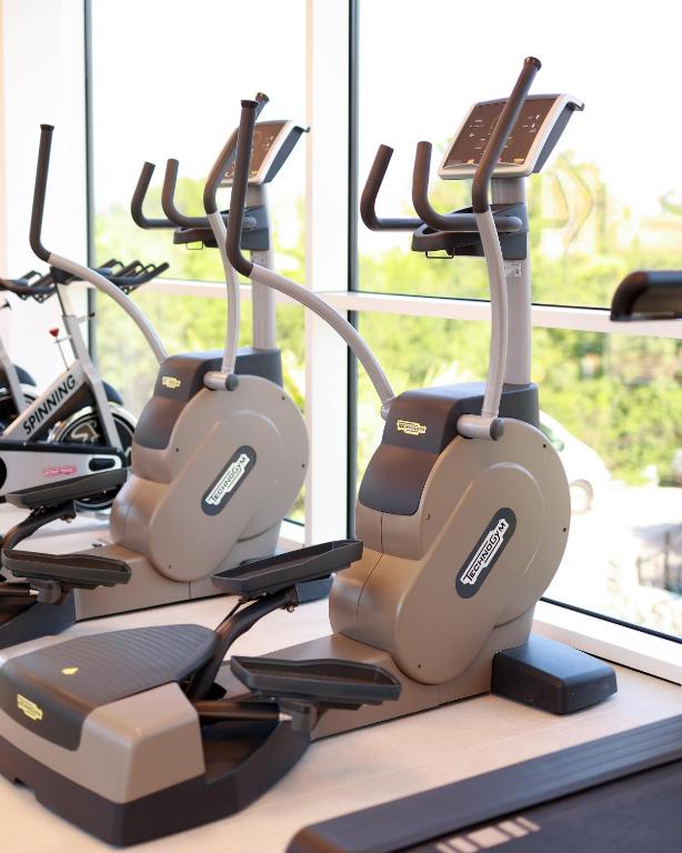 a row of exercise bikes in a gym at Cool Šilo Appartement Resort in Šilo