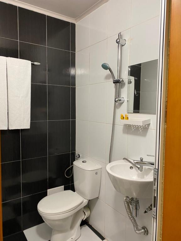 Koupelna v ubytování Family Hotel Amor