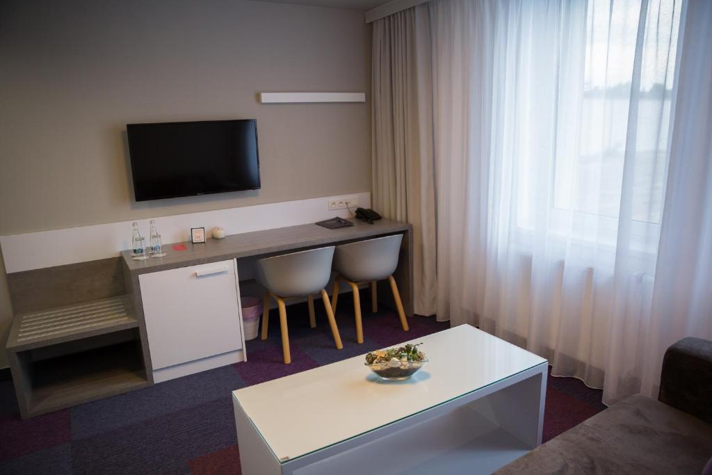 TV a/nebo společenská místnost v ubytování Hotel Quattro