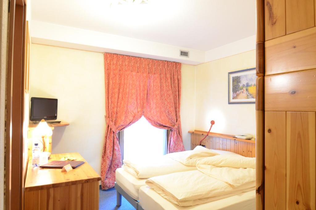 Postel nebo postele na pokoji v ubytování Albergo Alpenrose