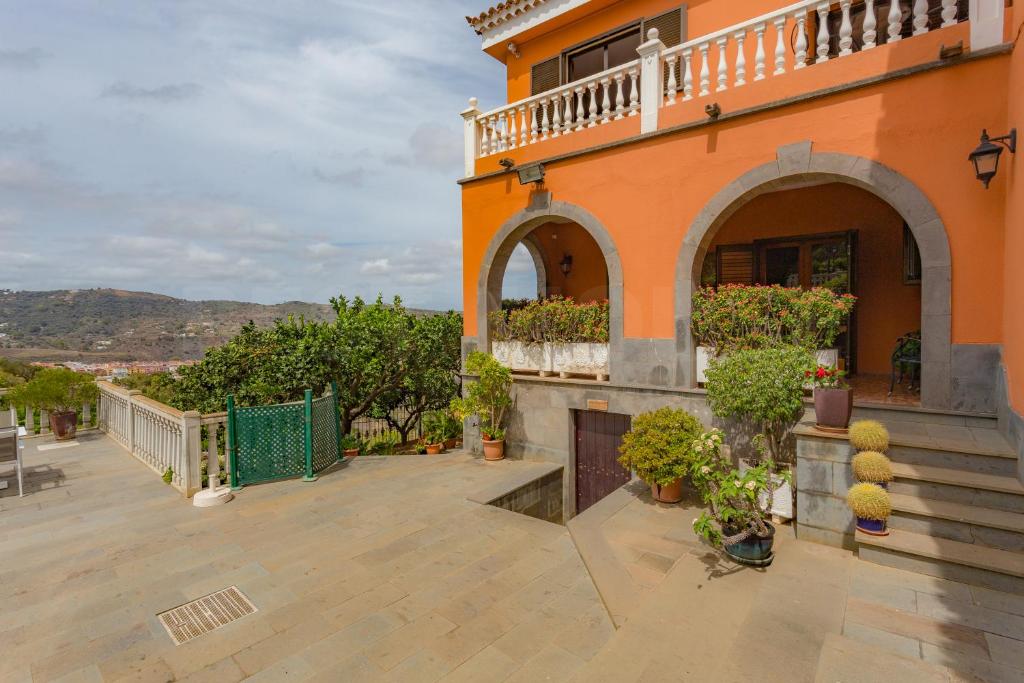 A balcony or terrace at Fantastic Rural House with Pool and terrace