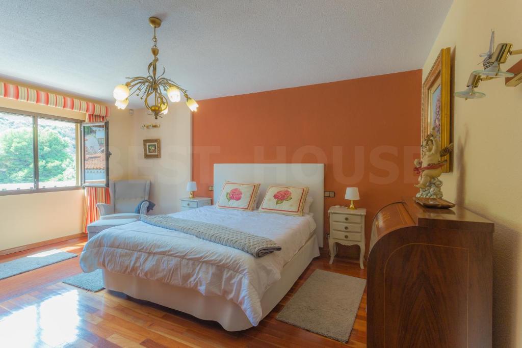A bed or beds in a room at Fantastic Rural House with Pool and terrace