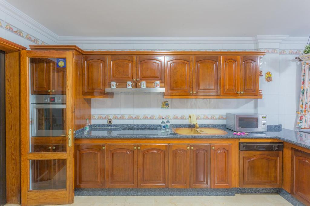 A kitchen or kitchenette at Fantastic Rural House with Pool and terrace