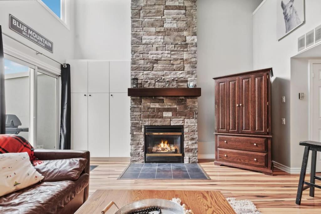 a living room with a fireplace and a couch at All Seasons Sierra Lane Retreat 88371 in Blue Mountains