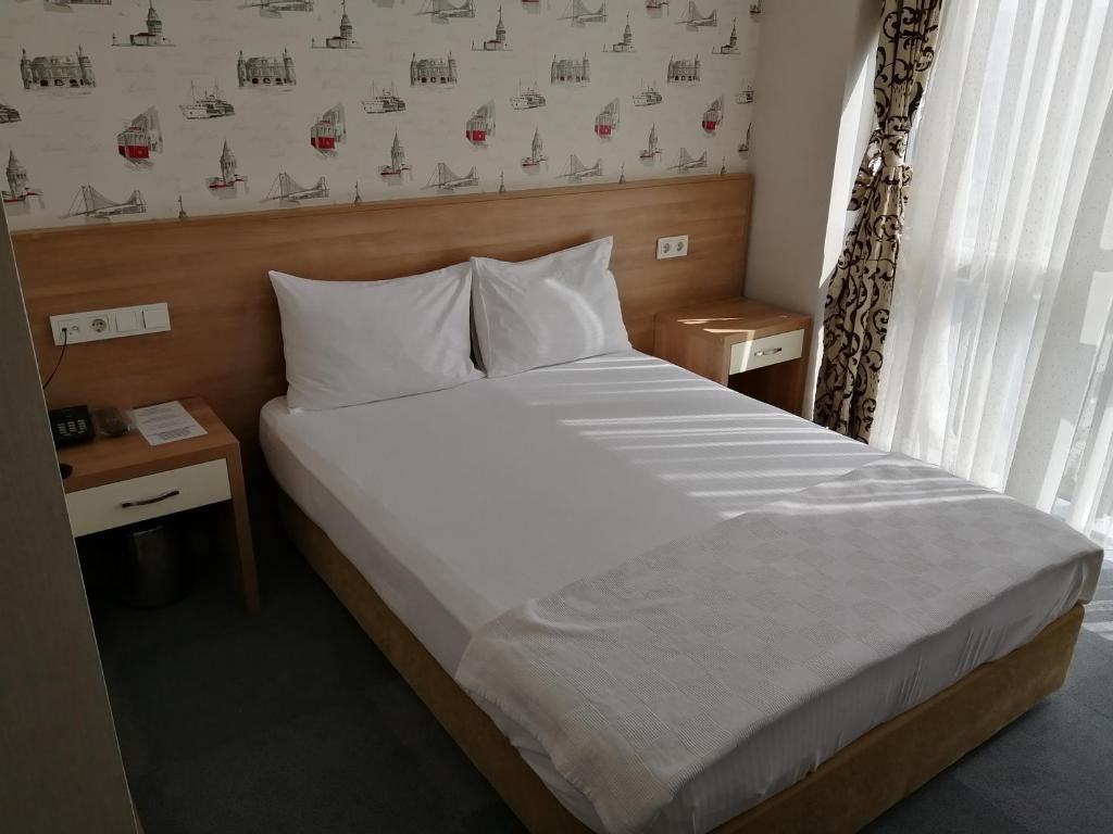 Postel nebo postele na pokoji v ubytování Nice Royal
