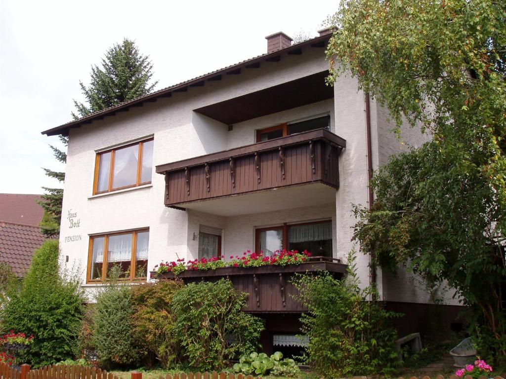 a house with a balcony with flowers on it at Haus Bott in Hilders