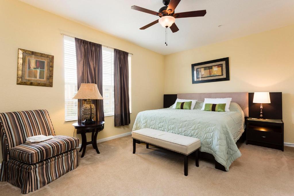 a bedroom with a bed and a ceiling fan at 4Br 2Bath Condo Balcony 5min Conv Center 2020ft in Orlando