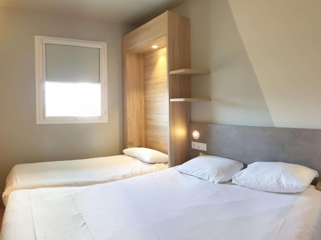 Postel nebo postele na pokoji v ubytování ibis budget Ciboure St-Jean-Luz