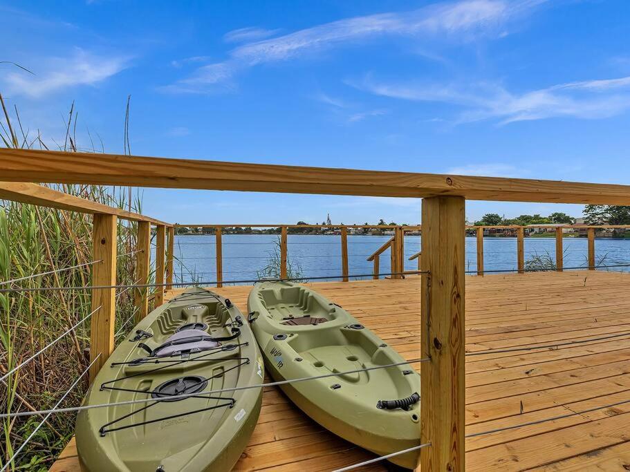 SuperVilla - Lakefront - Sunsets, Kayaks, Grill