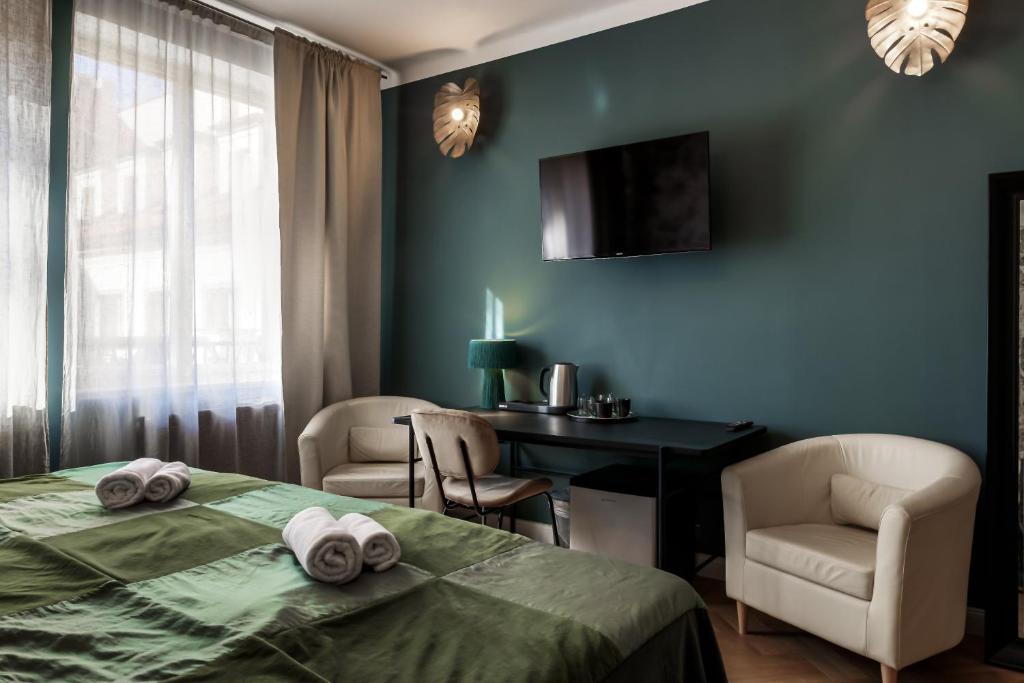 Louren - The Bridge Inn - Deluxe Triple Room