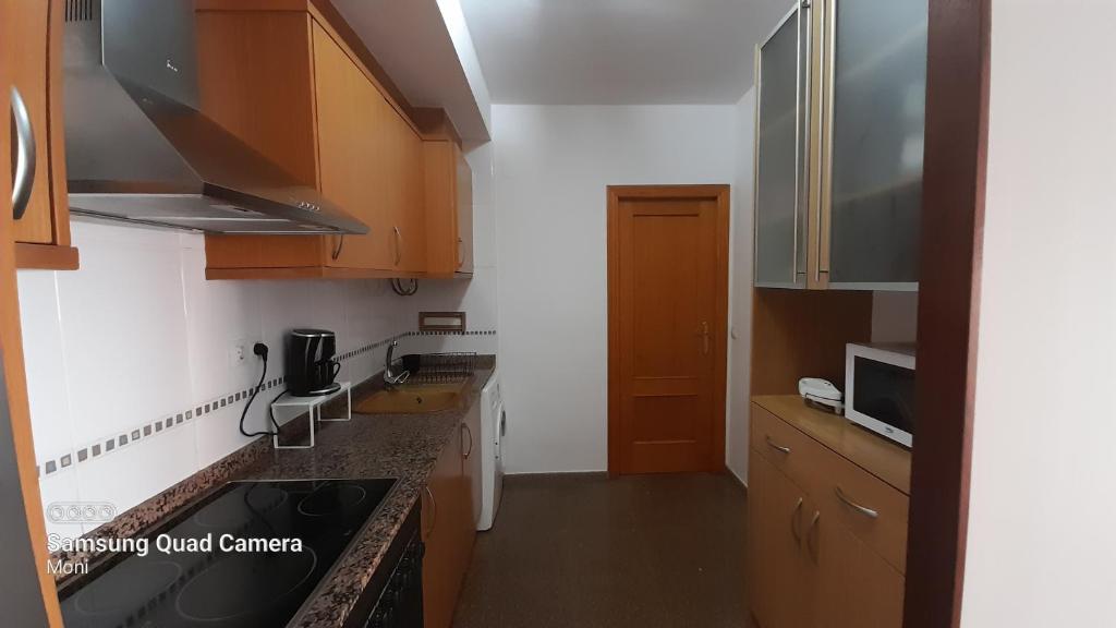 Kuchyň nebo kuchyňský kout v ubytování Piso Casa Reina Un lugar cerca del mar y el puerto