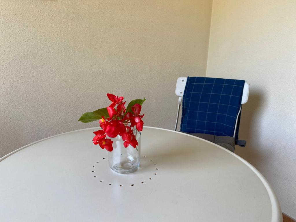 A seating area at Hostal Moscatel