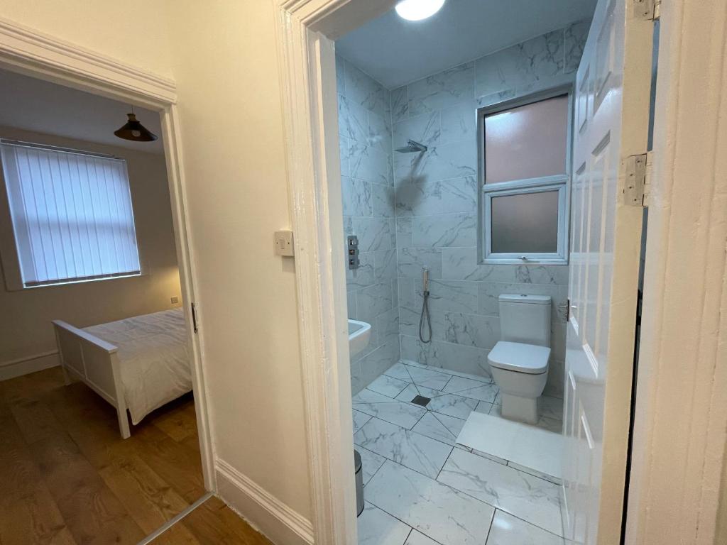 CityStays Rooms with Free Parking - Deluxe Double Room