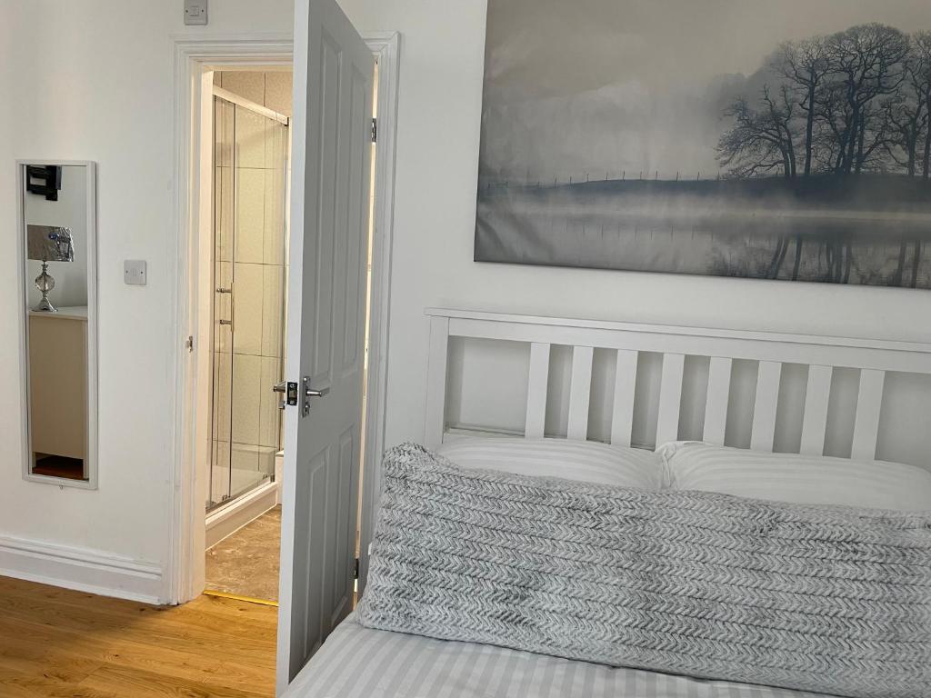 CityStays Rooms with Free Parking - Deluxe Double Room