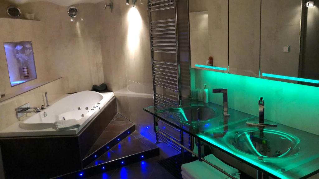 Koupelna v ubytování Hotel Le Beau Rivage