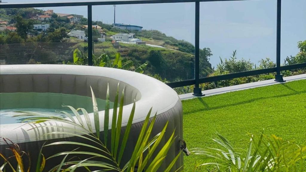 1BR House - Garden & Hot Tub - Estreito da Calheta - Vakantiehuis