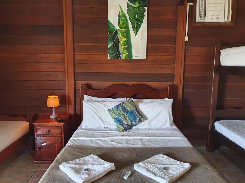 Ένα ή περισσότερα κρεβάτια σε δωμάτιο στο Pousada Recanto Verdes Mares