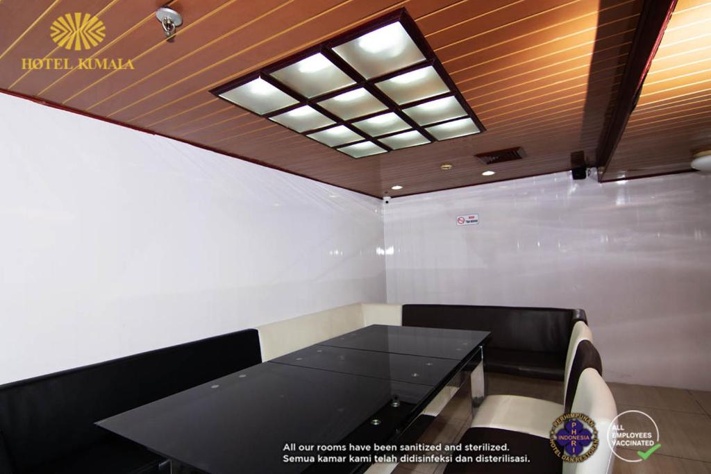 Posezení v ubytování KUMALA HOTEL BANDUNG