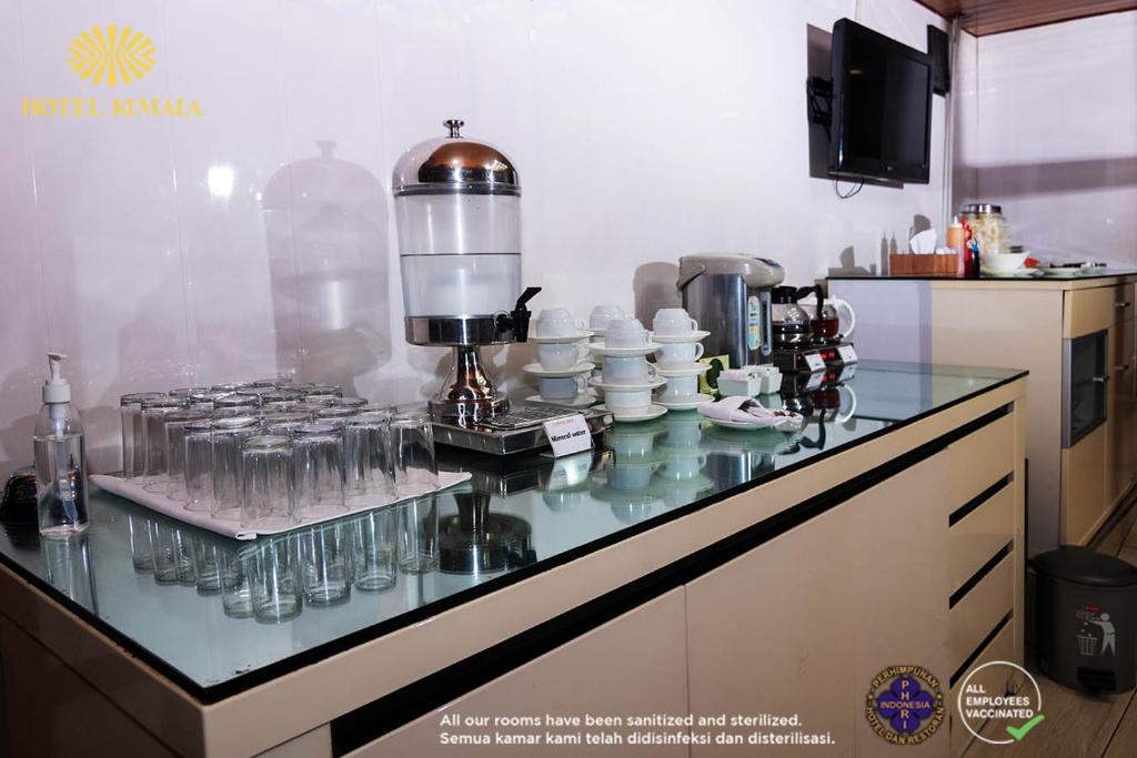 Kuchyň nebo kuchyňský kout v ubytování KUMALA HOTEL BANDUNG