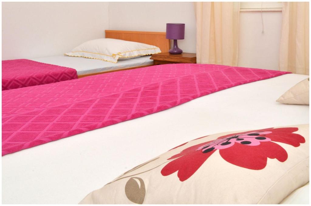 Postel nebo postele na pokoji v ubytování Apartments Luciano
