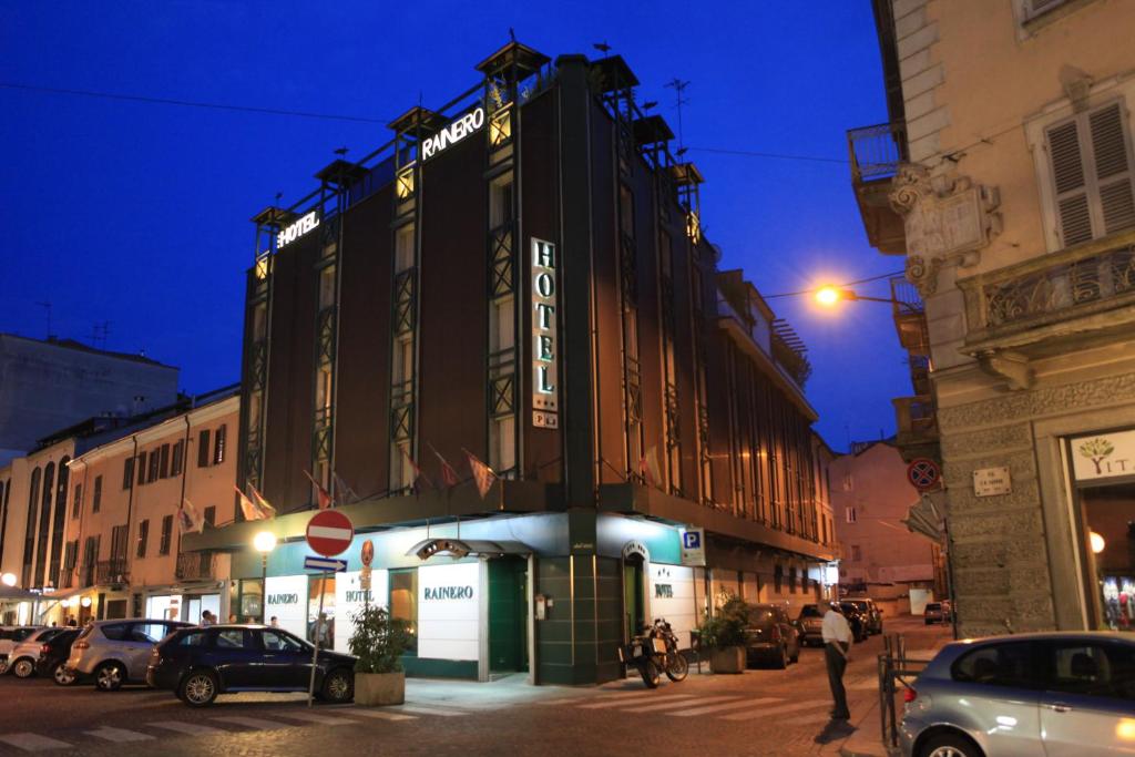 a building on a city street at night at Hotel Rainero in Asti