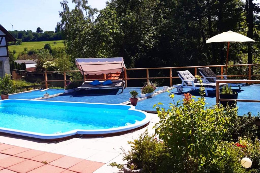 Bazén v ubytování Work & Stay Apartment nebo v jeho okolí