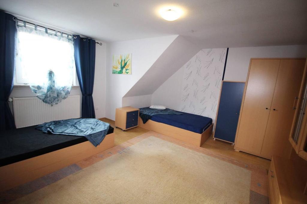 Postel nebo postele na pokoji v ubytování Work & Stay Apartment