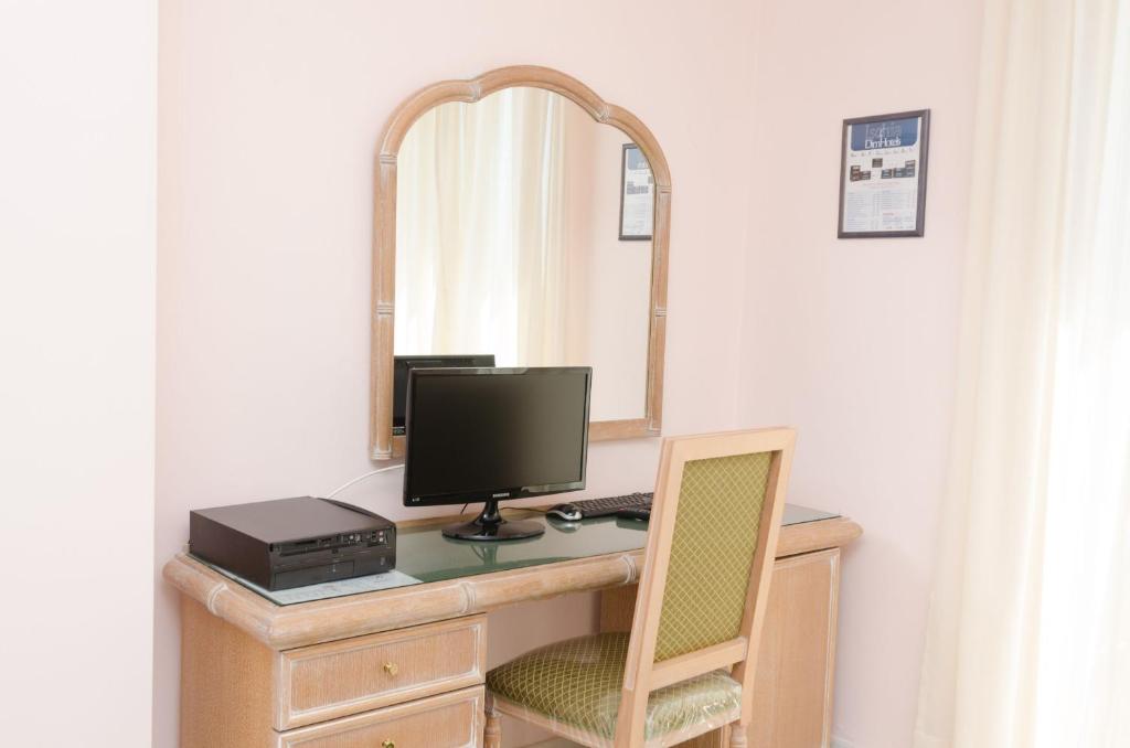 TV a/nebo společenská místnost v ubytování Hotel Terme Saint Raphael