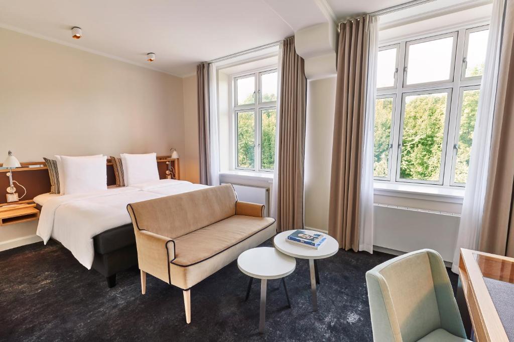 Postel nebo postele na pokoji v ubytování Kurhotel Skodsborg