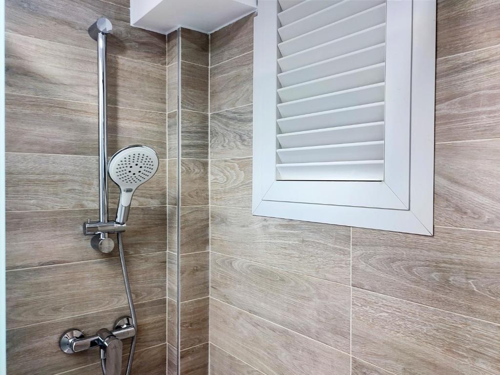 A bathroom at Hotel Flats Friends Mar Blau
