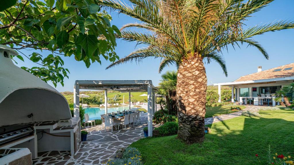 Ogród w obiekcie Villa Ambra 10, Emma Villas