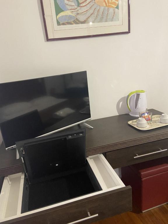 Telewizja i/lub zestaw kina domowego w obiekcie Bed and Breakfast Impruneta28