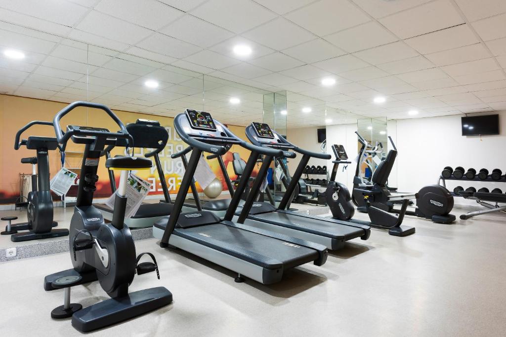 Posilňovňa alebo fitness centrum v ubytovaní AZZ Mérida Medea Hotel