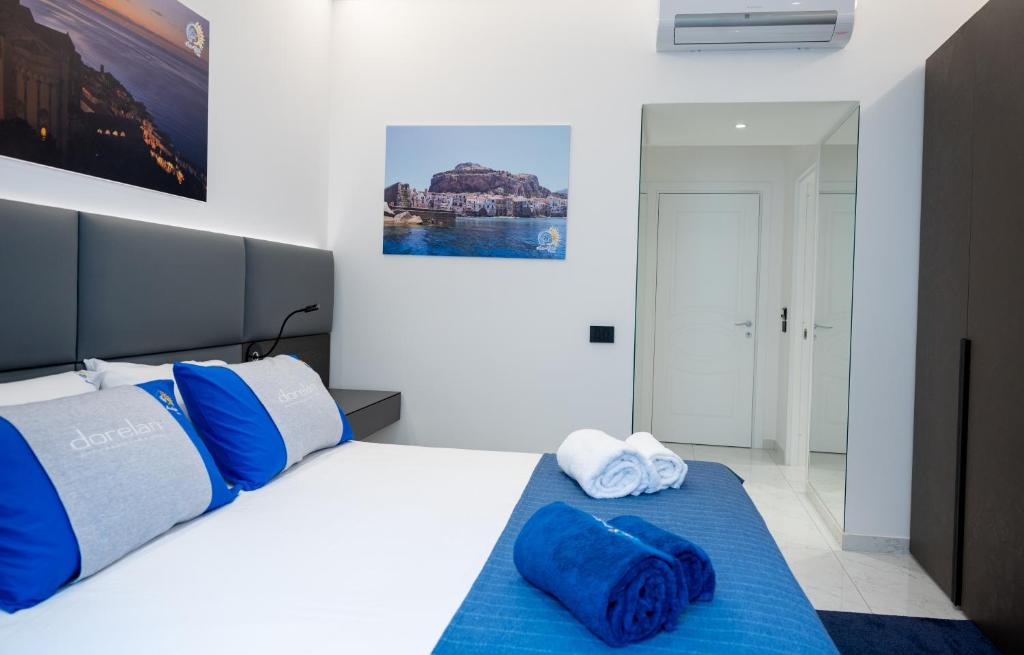 Postel nebo postele na pokoji v ubytování BM SUITES CEFALU