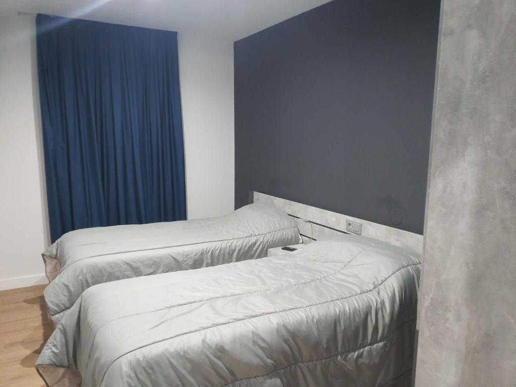 Postel nebo postele na pokoji v ubytování Apartamentos Santander Maliaño Suites 3000