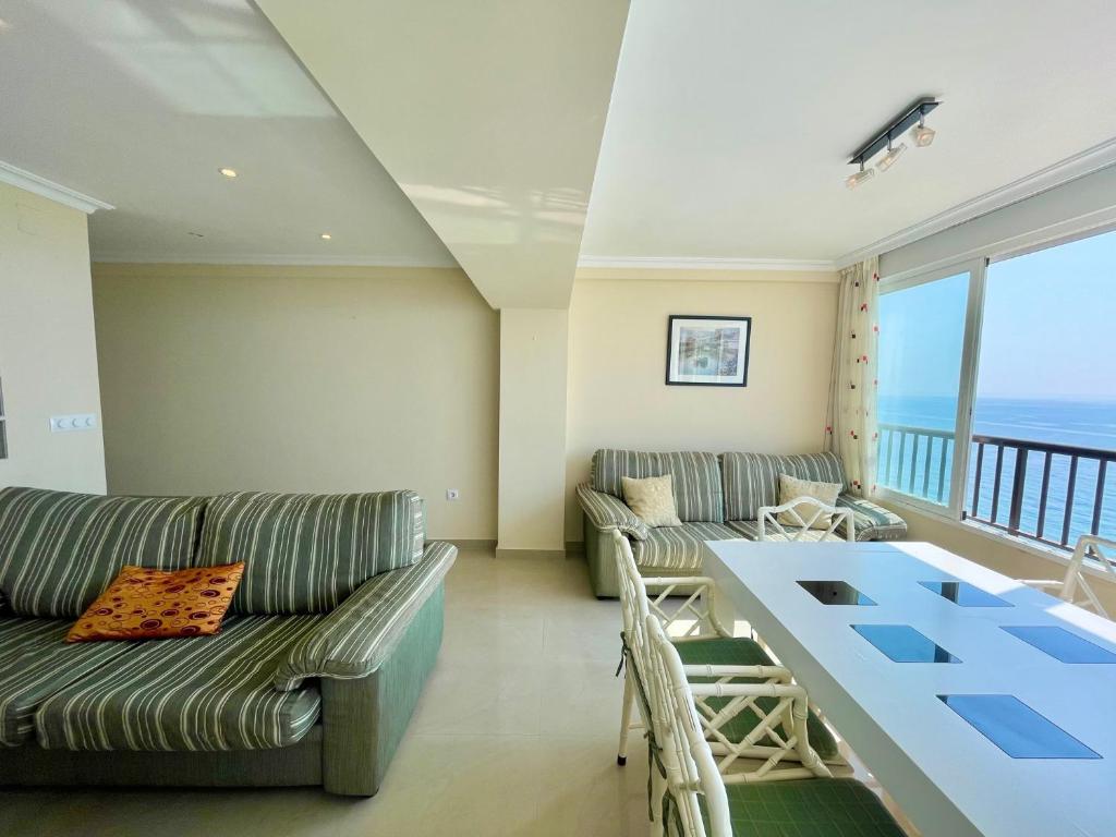 Posezení v ubytování Miramar Seafront Levante R596