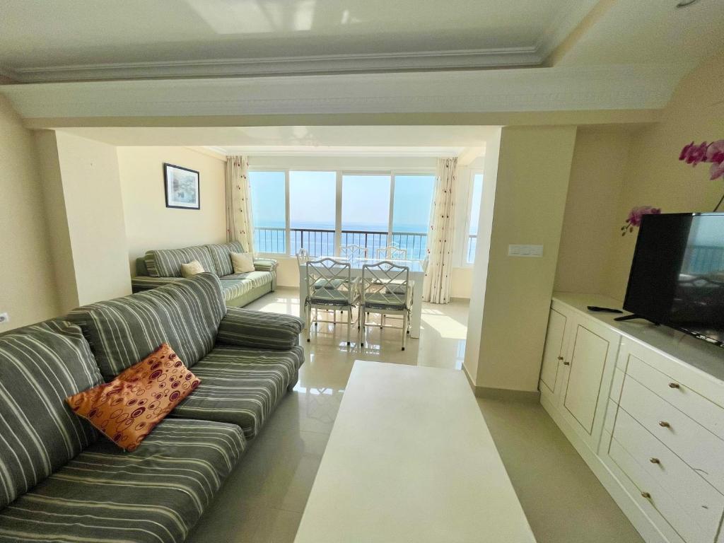 Posezení v ubytování Miramar Seafront Levante R596