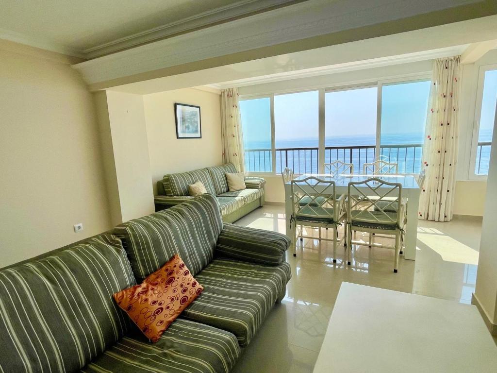 Posezení v ubytování Miramar Seafront Levante R596