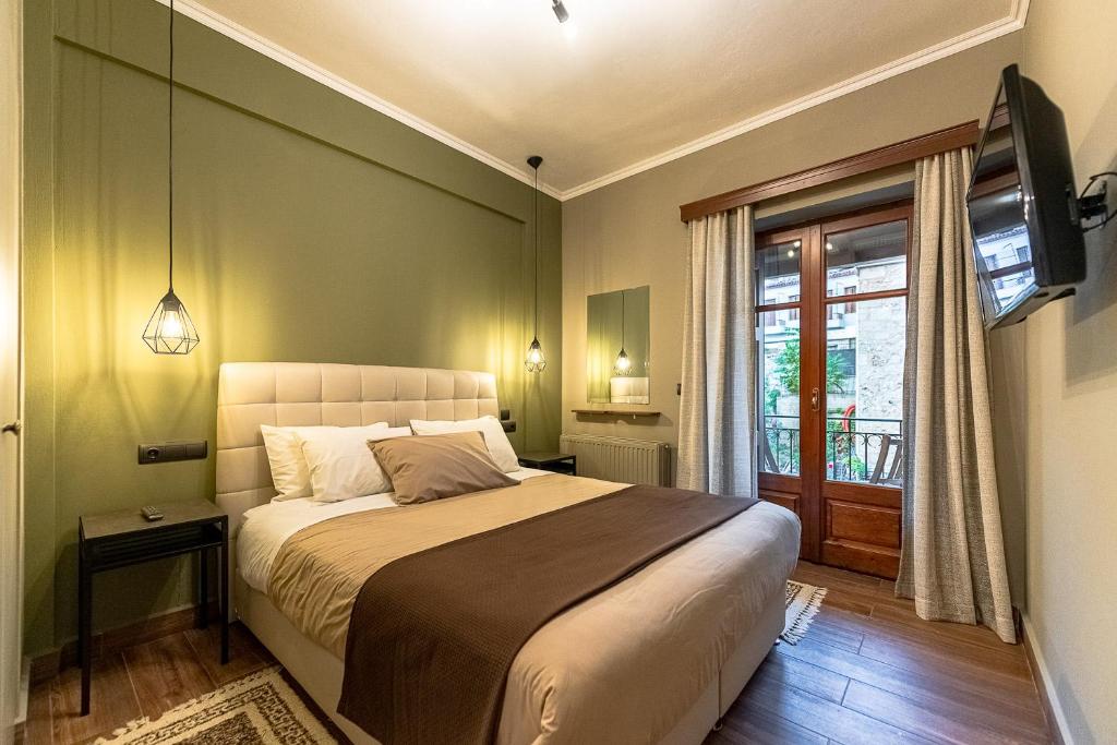 Postel nebo postele na pokoji v ubytování Ef Zin Hotel Arachova