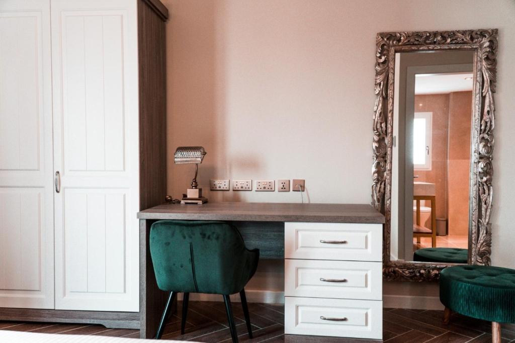 The Red Farm Relais & Spa - Queen Room With Outdoor Tub And Garden View