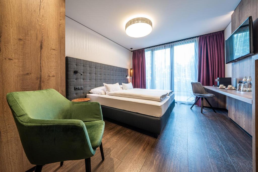 Postel nebo postele na pokoji v ubytování Rufi's Hotel Innsbruck