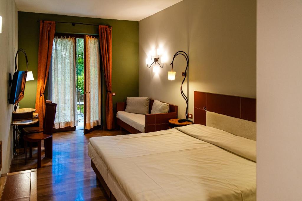 Postel nebo postele na pokoji v ubytování Hotel Langhe