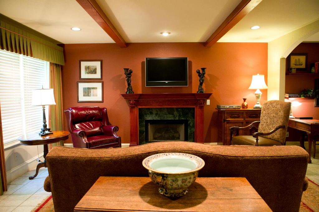 The Sanford House Inn & Spa - King Suite