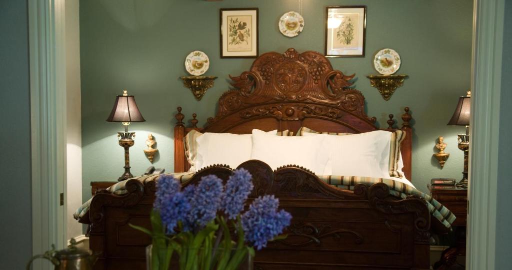The Sanford House Inn & Spa - King Suite