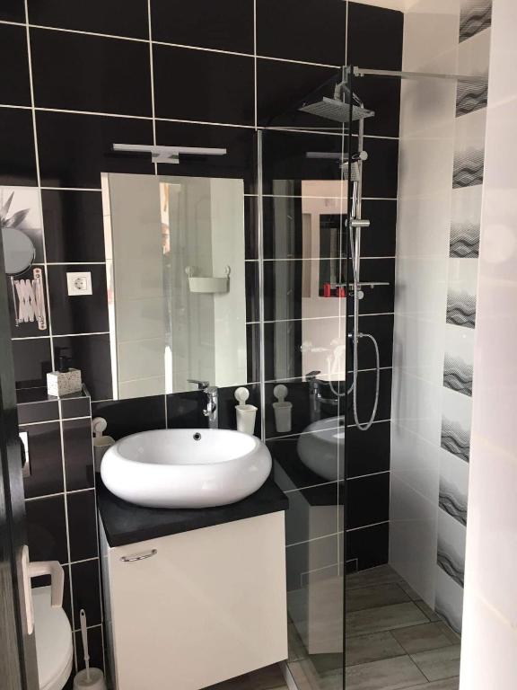 Kúpeľňa v ubytovaní Cuki Apartmanok